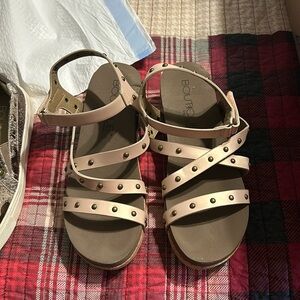 Woman’s size 8 boutique by corkys